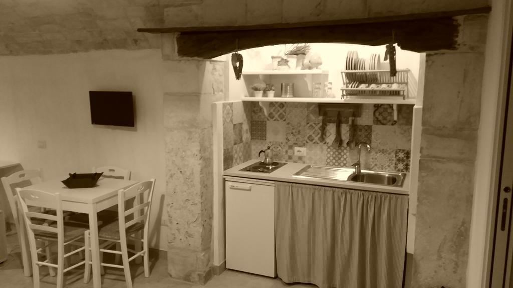 Dimora Miccolis Hotel Alberobello Bagian luar foto